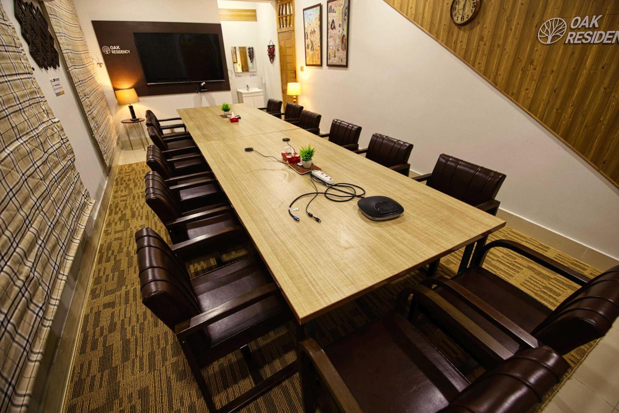 Отель Oak Residency Гилгит Экстерьер фото