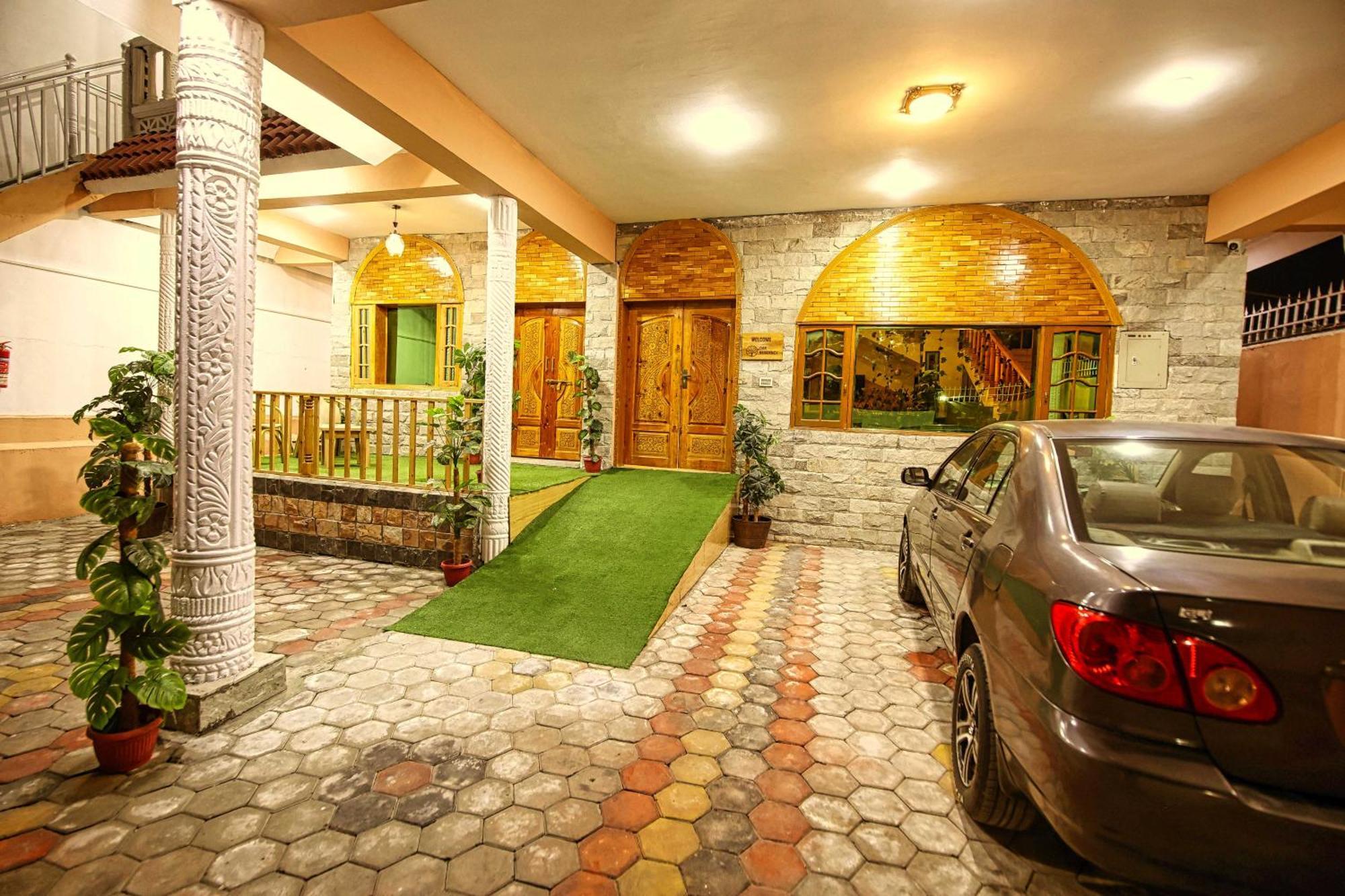 Отель Oak Residency Гилгит Экстерьер фото
